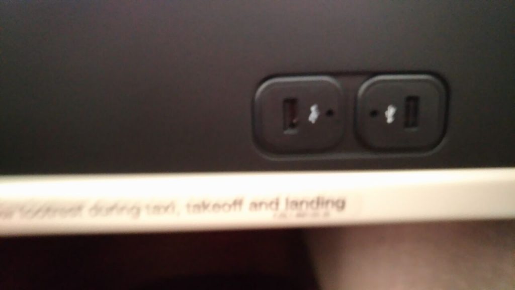 To USB-stik placeret under skærmen. Foto: Jens Fisker