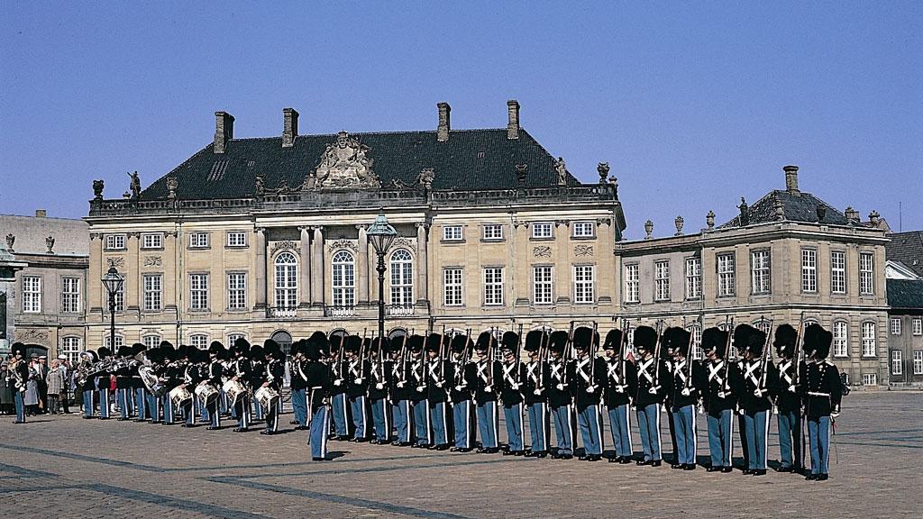 København royal-guards-amalienborg