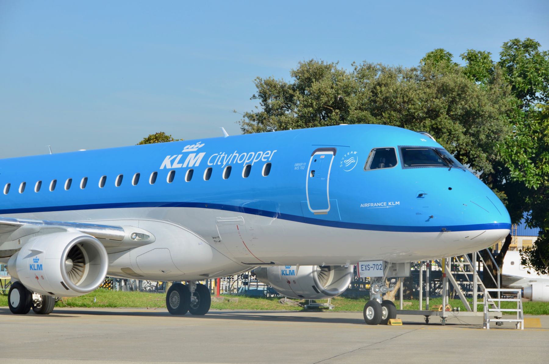 Photo of KLM startar långsamt flyglinjer igen. Ansiktsmasker blir ett krav
